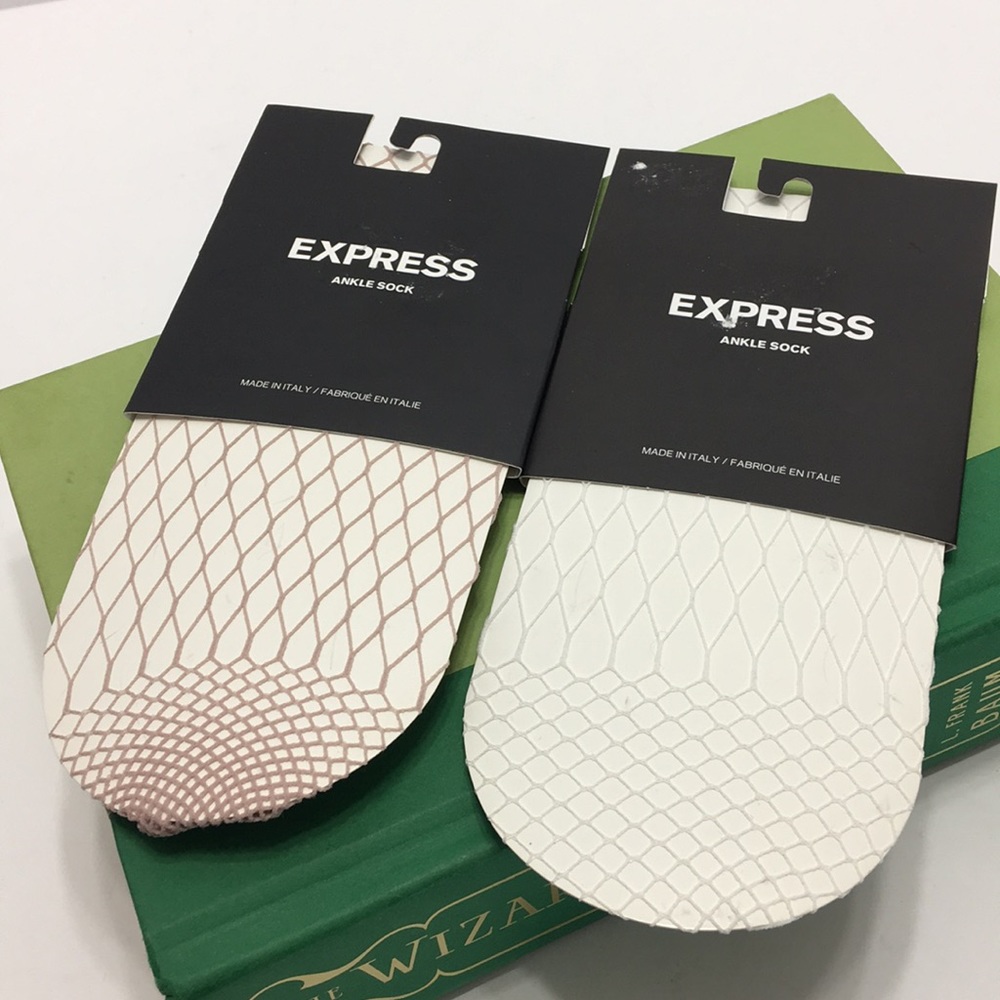 Express fishnet ankle socks dusty pink and white